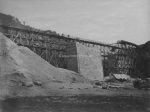 Oscar Kramer, Bau der Eisenbahnbrücke bei Eben-Hüttau um 1875 Albumin 26,3 x 20 cm