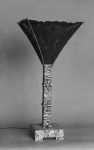 Wiener Werkstätte, J. Hoffmann um 1910 Gelatinesilber 9,5 x 14,7 cm, Studie Lampe mit Schlangenleder überzogen, späterer Abzug, auf Blatt montiert