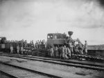 Lot mit 20 Fotos Bahnbau einer KK Feldbahn um 1910 17 x 22,5 cm auf Untersatzkarton leicht angestaubt