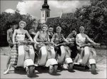 Vier Mädel aus der Wachau um 1957 &#8211; Foto Cosmos NF Wanke &#8211; RS Text &#8211; 18&#215;13 cm &#8211; leicht uneben