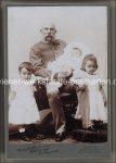 Kaiser Franz Josef mit Familie &#8211; Kabinettfoto Charles Scolik &#8211; um 1900