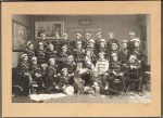 Studentika Studenten Gruppenporträt um 1910 &#8211; Foto auf Karton Fridolin Arnold Innsbruck &#8211; 37,5&#215;24 cm &#8211; Karton leicht fleckig Eckknick