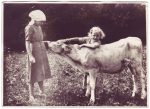 Foto Bauern Familie mit Kind und Kuh um 1930