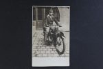 Foto Frau auf Motorrad Kfz um 1925, anonym, unbekannt